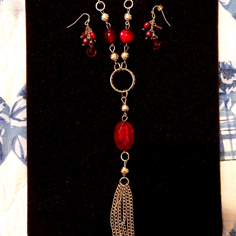 The Ever Enchanting necklace in red